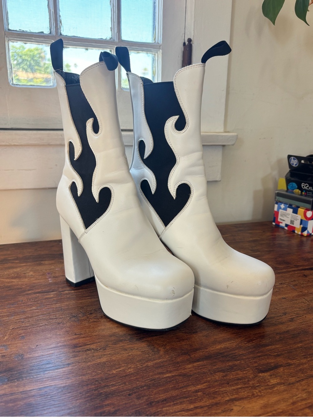 Lamoda Feelings White Platform Ankle Boots